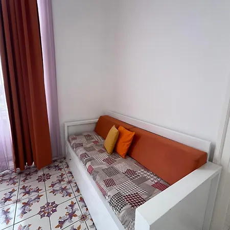 Artis Domus Relais & בית הארחה סורנטו