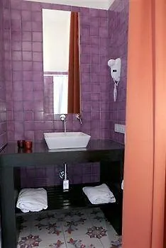 Artis Domus Relais & בית הארחה