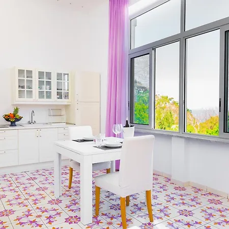 Artis Domus Relais & בית הארחה 3*