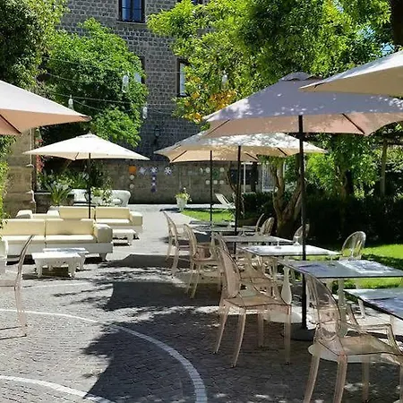 Artis Domus Relais & בית הארחה סורנטו