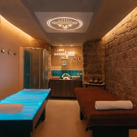 Artis Domus Relais & בית הארחה 3*